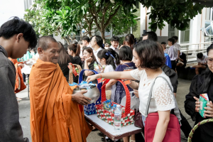 มรภ.เทพสตรี จัดพิธีทำบุญตักบาตร ถวายเป็นพระราชกุศล เนื่องในวันคล้ายวันพระราชสมภพ สมเด็จพระบรมราชชนนีพันปีหลวง และวันแม่แห่งชาติ