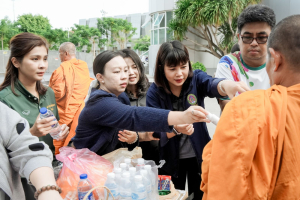 มรภ.เทพสตรี จัดพิธีทำบุญตักบาตร ถวายเป็นพระราชกุศล เนื่องในวันคล้ายวันพระราชสมภพ สมเด็จพระบรมราชชนนีพันปีหลวง และวันแม่แห่งชาติ