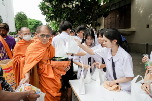 มรภ.เทพสตรี จัดพิธีทำบุญตักบาตร ถวายเป็นพระราชกุศล เนื่องในวันคล้ายวันพระราชสมภพ สมเด็จพระบรมราชชนนีพันปีหลวง และวันแม่แห่งชาติ