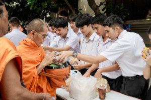มรภ.เทพสตรี จัดพิธีทำบุญตักบาตร ถวายเป็นพระราชกุศล เนื่องในวันคล้ายวันพระราชสมภพ สมเด็จพระบรมราชชนนีพันปีหลวง และวันแม่แห่งชาติ
