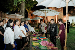 มรภ.เทพสตรี ร่วมเดินแบบแฟชั่นโชว์ชุดผ้าไทย โครงการ ภูษาพัสตราภรณ์เมืองละโว้ เพื่อน้อมรำลึกพระมหากรุณาธิคุณสมเด็จพระบรมราชชนนีพันปีหลวง ณ บ้านวิชาเยนทร์