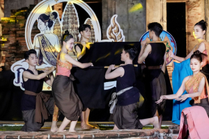 มรภ.เทพสตรี ร่วมเดินแบบแฟชั่นโชว์ชุดผ้าไทย โครงการ ภูษาพัสตราภรณ์เมืองละโว้ เพื่อน้อมรำลึกพระมหากรุณาธิคุณสมเด็จพระบรมราชชนนีพันปีหลวง ณ บ้านวิชาเยนทร์