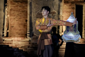 มรภ.เทพสตรี ร่วมเดินแบบแฟชั่นโชว์ชุดผ้าไทย โครงการ ภูษาพัสตราภรณ์เมืองละโว้ เพื่อน้อมรำลึกพระมหากรุณาธิคุณสมเด็จพระบรมราชชนนีพันปีหลวง ณ บ้านวิชาเยนทร์