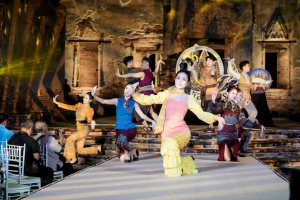 มรภ.เทพสตรี ร่วมเดินแบบแฟชั่นโชว์ชุดผ้าไทย โครงการ ภูษาพัสตราภรณ์เมืองละโว้ เพื่อน้อมรำลึกพระมหากรุณาธิคุณสมเด็จพระบรมราชชนนีพันปีหลวง ณ บ้านวิชาเยนทร์