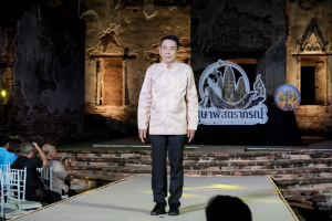 มรภ.เทพสตรี ร่วมเดินแบบแฟชั่นโชว์ชุดผ้าไทย โครงการ ภูษาพัสตราภรณ์เมืองละโว้ เพื่อน้อมรำลึกพระมหากรุณาธิคุณสมเด็จพระบรมราชชนนีพันปีหลวง ณ บ้านวิชาเยนทร์