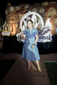 มรภ.เทพสตรี ร่วมเดินแบบแฟชั่นโชว์ชุดผ้าไทย โครงการ ภูษาพัสตราภรณ์เมืองละโว้ เพื่อน้อมรำลึกพระมหากรุณาธิคุณสมเด็จพระบรมราชชนนีพันปีหลวง ณ บ้านวิชาเยนทร์
