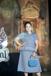มรภ.เทพสตรี ร่วมเดินแบบแฟชั่นโชว์ชุดผ้าไทย โครงการ ภูษาพัสตราภรณ์เมืองละโว้ เพื่อน้อมรำลึกพระมหากรุณาธิคุณสมเด็จพระบรมราชชนนีพันปีหลวง ณ บ้านวิชาเยนทร์