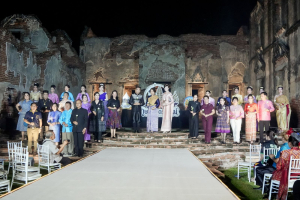 มรภ.เทพสตรี ร่วมเดินแบบแฟชั่นโชว์ชุดผ้าไทย โครงการ ภูษาพัสตราภรณ์เมืองละโว้ เพื่อน้อมรำลึกพระมหากรุณาธิคุณสมเด็จพระบรมราชชนนีพันปีหลวง ณ บ้านวิชาเยนทร์