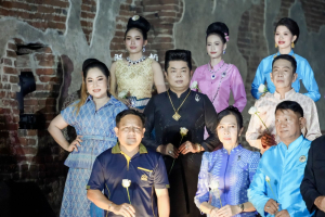 มรภ.เทพสตรี ร่วมเดินแบบแฟชั่นโชว์ชุดผ้าไทย โครงการ ภูษาพัสตราภรณ์เมืองละโว้ เพื่อน้อมรำลึกพระมหากรุณาธิคุณสมเด็จพระบรมราชชนนีพันปีหลวง ณ บ้านวิชาเยนทร์