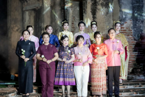 มรภ.เทพสตรี ร่วมเดินแบบแฟชั่นโชว์ชุดผ้าไทย โครงการ ภูษาพัสตราภรณ์เมืองละโว้ เพื่อน้อมรำลึกพระมหากรุณาธิคุณสมเด็จพระบรมราชชนนีพันปีหลวง ณ บ้านวิชาเยนทร์
