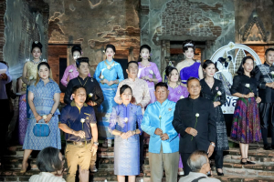 มรภ.เทพสตรี ร่วมเดินแบบแฟชั่นโชว์ชุดผ้าไทย โครงการ ภูษาพัสตราภรณ์เมืองละโว้ เพื่อน้อมรำลึกพระมหากรุณาธิคุณสมเด็จพระบรมราชชนนีพันปีหลวง ณ บ้านวิชาเยนทร์