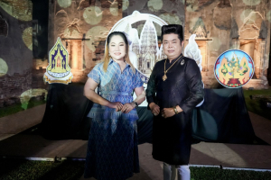 มรภ.เทพสตรี ร่วมเดินแบบแฟชั่นโชว์ชุดผ้าไทย โครงการ ภูษาพัสตราภรณ์เมืองละโว้ เพื่อน้อมรำลึกพระมหากรุณาธิคุณสมเด็จพระบรมราชชนนีพันปีหลวง ณ บ้านวิชาเยนทร์