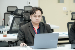 มรภ.เทพสตรี ต้อนรับผู้แทน บ.วิชั่นเน็ต รายงานผลบำรุงรักษาระบบบริการการศึกษา งานทะเบียนและประมวลผล