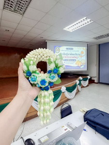 กองพัฒนานักศึกษา สนอ. มรภ.เทพสตรี จัดอบรม ประดิษฐ์มาลัยมะลินานาจากกระดาษทิชชู่ เสริมทักษะสร้างอาชีพแก่ศิษย์เก่าและชุมชน