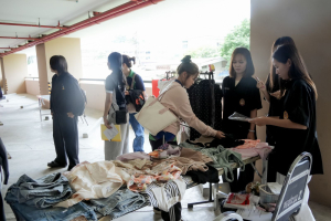 คณะมนุษยศาสตร์ฯ มรภ.เทพสตรี จัดกิจกรรมตลาดนัดใต้ดิน HUSO TRU Market เปิดพื้นที่เรียนรู้นอกห้องเรียน เสริมทักษะผู้ประกอบการและศักยภาพนักศึกษา