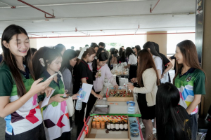 คณะมนุษยศาสตร์ฯ มรภ.เทพสตรี จัดกิจกรรมตลาดนัดใต้ดิน HUSO TRU Market เปิดพื้นที่เรียนรู้นอกห้องเรียน เสริมทักษะผู้ประกอบการและศักยภาพนักศึกษา