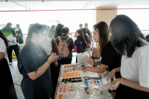 คณะมนุษยศาสตร์ฯ มรภ.เทพสตรี จัดกิจกรรมตลาดนัดใต้ดิน HUSO TRU Market เปิดพื้นที่เรียนรู้นอกห้องเรียน เสริมทักษะผู้ประกอบการและศักยภาพนักศึกษา