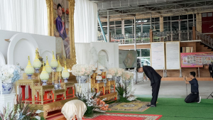 มรภ.เทพสตรี ร่วมพิธีสวดพระพุทธมนต์และเจริญจิตภาวนาอุทิศถวายพระราชกุศลแด่ สมเด็จพระบรมราชชนนีพันปีหลวง และอุทิศถวายพระกุศลแด่ สมเด็จพระเจ้าลูกเธอ เจ้าฟ้าพัชรกิติยาภาฯ