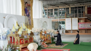 มรภ.เทพสตรี ร่วมพิธีสวดพระพุทธมนต์และเจริญจิตภาวนาอุทิศถวายพระราชกุศลแด่ สมเด็จพระบรมราชชนนีพันปีหลวง และอุทิศถวายพระกุศลแด่ สมเด็จพระเจ้าลูกเธอ เจ้าฟ้าพัชรกิติยาภาฯ