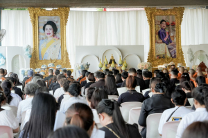 มรภ.เทพสตรี ร่วมพิธีสวดพระพุทธมนต์และเจริญจิตภาวนาอุทิศถวายพระราชกุศลแด่ สมเด็จพระบรมราชชนนีพันปีหลวง และอุทิศถวายพระกุศลแด่ สมเด็จพระเจ้าลูกเธอ เจ้าฟ้าพัชรกิติยาภาฯ