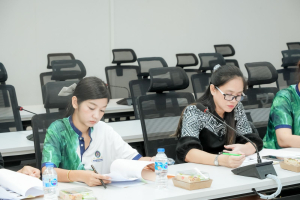 รร.สาธิต มรภ.เทพสตรี จัดประชุมคณะกรรมการ 4 ฝ่าย หารือการเปิดการเรียนการสอนนักเรียนระดับปฐมวัยและประถมศึกษา
