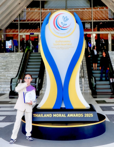 มรภ.เทพสตรี ขอแสดงความยินดีกับ ด.ญ.พิชญธิดา นักเรียน รร.สาธิต เข้ารับรางวัล Thailand Moral Awards 2025 สาขาภาพยนตร์ จากบทนำ มานี