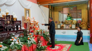 มรภ.เทพสตรี ร่วมพิธีสวดพระพุทธมนต์และเจริญจิตภาวนาอุทิศถวายพระราชกุศลแด่ สมเด็จพระบรมราชชนนีพันปีหลวง และอุทิศถวายพระกุศลแด่ สมเด็จพระเจ้าลูกเธอ เจ้าฟ้าพัชรกิติยาภาฯ