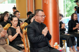 มรภ.เทพสตรี ร่วมพิธีสวดพระพุทธมนต์และเจริญจิตภาวนาอุทิศถวายพระราชกุศลแด่ สมเด็จพระบรมราชชนนีพันปีหลวง และอุทิศถวายพระกุศลแด่ สมเด็จพระเจ้าลูกเธอ เจ้าฟ้าพัชรกิติยาภาฯ