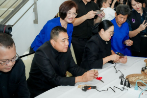มรภ.เทพสตรี ร่วมกิจกรรมจัดทำดอกไม้จันทร์ เพื่อใช้ในงานพระราชพิธีถวายพระเพลิงพระบรมศพ สมเด็จพระนางเจ้าสิริกิติ์ พระบรมราชินีนาถ พระบรมราชชนนีพันปีหลวง