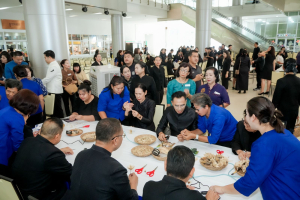 มรภ.เทพสตรี ร่วมกิจกรรมจัดทำดอกไม้จันทร์ เพื่อใช้ในงานพระราชพิธีถวายพระเพลิงพระบรมศพ สมเด็จพระนางเจ้าสิริกิติ์ พระบรมราชินีนาถ พระบรมราชชนนีพันปีหลวง