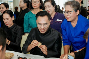 มรภ.เทพสตรี ร่วมกิจกรรมจัดทำดอกไม้จันทร์ เพื่อใช้ในงานพระราชพิธีถวายพระเพลิงพระบรมศพ สมเด็จพระนางเจ้าสิริกิติ์ พระบรมราชินีนาถ พระบรมราชชนนีพันปีหลวง