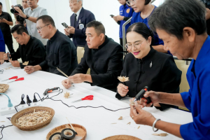 มรภ.เทพสตรี ร่วมกิจกรรมจัดทำดอกไม้จันทร์ เพื่อใช้ในงานพระราชพิธีถวายพระเพลิงพระบรมศพ สมเด็จพระนางเจ้าสิริกิติ์ พระบรมราชินีนาถ พระบรมราชชนนีพันปีหลวง
