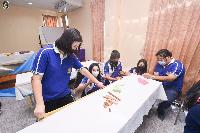 การอบรมส่งเสริมทักษะการเตรียมสถานที่สำหรับอบรมสัมมนาและการผูกผ้าสำหรับตกแต่งนิทรรศการ
