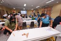 การอบรมส่งเสริมทักษะการเตรียมสถานที่สำหรับอบรมสัมมนาและการผูกผ้าสำหรับตกแต่งนิทรรศการ