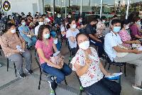 อธิการบดีให้กำลังใจบุคลากร มรภ.เทพสตรี รับการฉีดวัคซีนโรคโควิด-19 กว่า 100 คน พร้อมขอบคุณบุคลากรทางการแพทย์ 