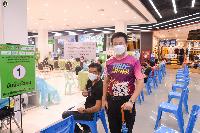รองอธิการบดีฝ่ายบริหารฯ ให้กำลังใจบุคลากร มรภ.เทพสตรี รับการฉีดวัคซีนโรคโควิด-19 เข็ม 2
