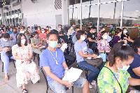 รองอธิการบดีฝ่ายบริหารฯ ให้กำลังใจบุคลากร มรภ.เทพสตรี รับการฉีดวัคซีนโรคโควิด-19 เข็ม 2