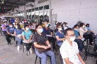 รองอธิการบดีฝ่ายบริหารฯ ให้กำลังใจบุคลากร มรภ.เทพสตรี รับการฉีดวัคซีนโรคโควิด-19 เข็ม 2