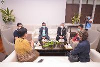 พิธีมอบอุปกรณ์การเรียนการสอนทางไกลให้แก่โรงเรียนโครงการกองทุนการศึกษาจังหวัดลพบุรี