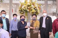 พิธีมอบอุปกรณ์การเรียนการสอนทางไกลให้แก่โรงเรียนโครงการกองทุนการศึกษาจังหวัดลพบุรี