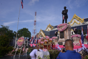มรท.ร่วมพิธีวางพวงมาลาถวายราชสักการะเนื่องในวันคล้ายวันสวรรคต รัชกาลที่ 5