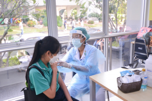 มรท. เปิดมหาวิทยาลัยให้บริการฉีดวัคซีน Covid-19 เข็ม 2 แก่นักเรียนจากสถานศึกษาต่าง ๆ ในเขต อ.เมืองลพบุรี