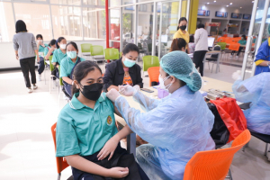 มรท. เปิดมหาวิทยาลัยให้บริการฉีดวัคซีน Covid-19 เข็ม 2 แก่นักเรียนจากสถานศึกษาต่าง ๆ ในเขต อ.เมืองลพบุรี