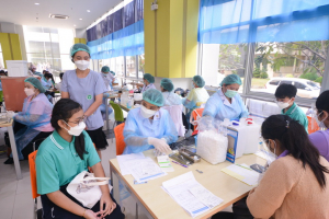 มรท. เปิดมหาวิทยาลัยให้บริการฉีดวัคซีน Covid-19 เข็ม 2 แก่นักเรียนจากสถานศึกษาต่าง ๆ ในเขต อ.เมืองลพบุรี
