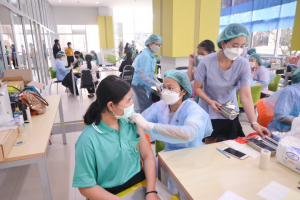 มรท. เปิดมหาวิทยาลัยให้บริการฉีดวัคซีน Covid-19 เข็ม 2 แก่นักเรียนจากสถานศึกษาต่าง ๆ ในเขต อ.เมืองลพบุรี