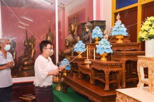 มรท.ร่วมพิธีทำบุญทอดกฐินวัดมะปรางหวาน