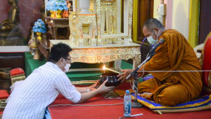 มรท.ร่วมพิธีทำบุญทอดกฐินวัดมะปรางหวาน