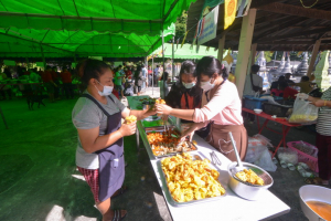 มรท.ร่วมพิธีทำบุญทอดกฐินวัดมะปรางหวาน