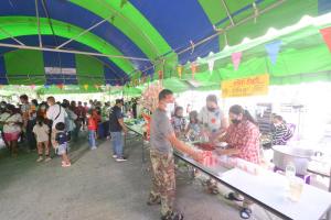 มรท.ร่วมพิธีทำบุญทอดกฐินวัดมะปรางหวาน