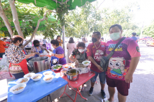 มรท.ร่วมพิธีทำบุญทอดกฐินวัดมะปรางหวาน